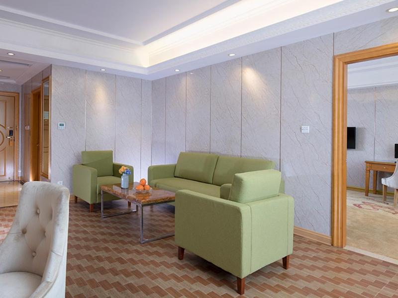 Dongfang Vienna Hotel Hainan Oriental Avenue מראה חיצוני תמונה